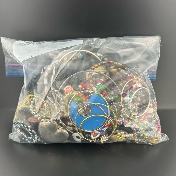 Bag of Fashion Jewelry for Crafting - Picture 5 of 5